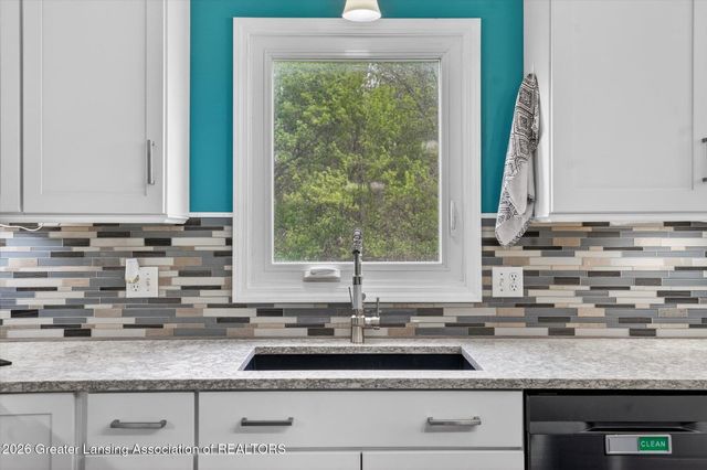 1075 Lacosta Drive, Dewitt, MI 48820