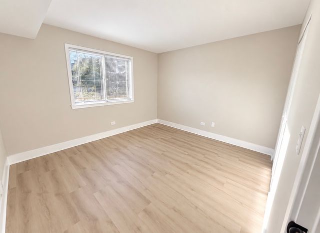 381 OAK TRAILS Road 201, Des Plaines, IL 60016