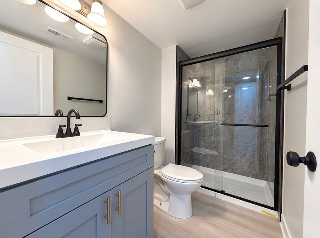 381 OAK TRAILS Road 201, Des Plaines, IL 60016