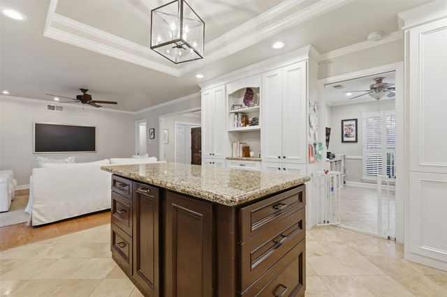 6236 Locke Lane, Houston, TX 77057