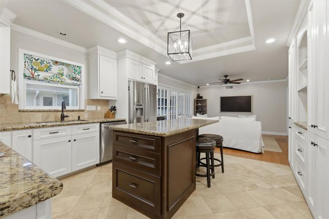 6236 Locke Lane, Houston, TX 77057