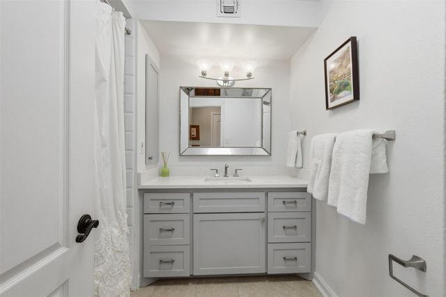 6236 Locke Lane, Houston, TX 77057