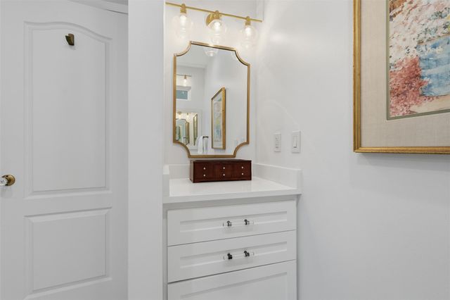 6236 Locke Lane, Houston, TX 77057