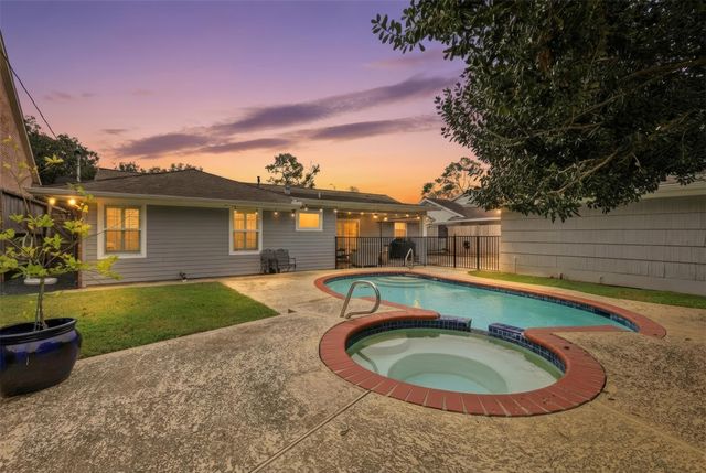 6236 Locke Lane, Houston, TX 77057