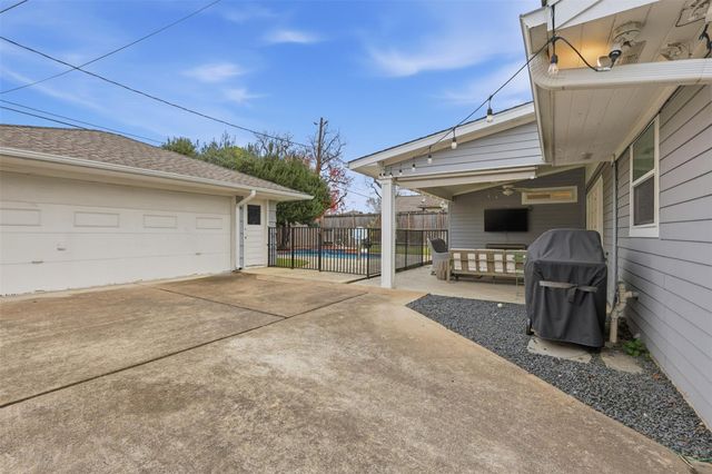 6236 Locke Lane, Houston, TX 77057