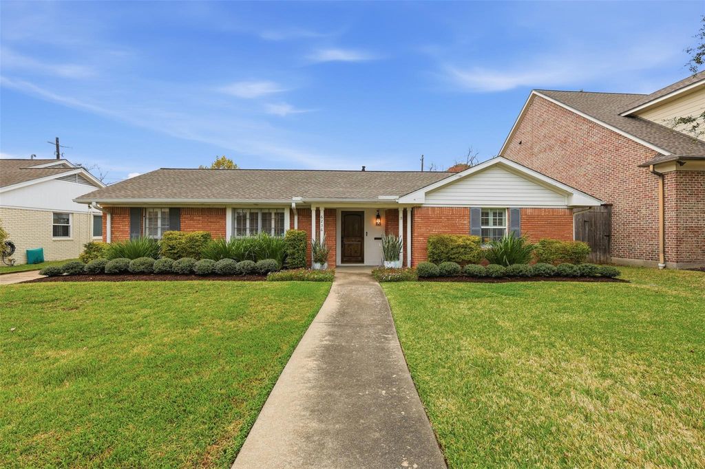 6236 Locke Lane, Houston, TX 77057