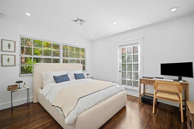 300 Manor Pl, Coral Gables, FL 33133