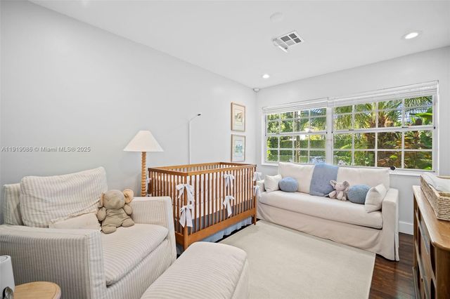 300 Manor Pl, Coral Gables, FL 33133