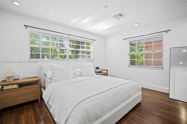 300 Manor Pl, Coral Gables, FL 33133