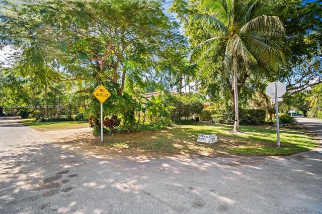 300 Manor Pl, Coral Gables, FL 33133