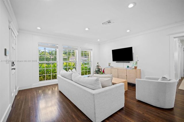 300 Manor Pl, Coral Gables, FL 33133