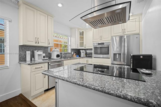 300 Manor Pl, Coral Gables, FL 33133