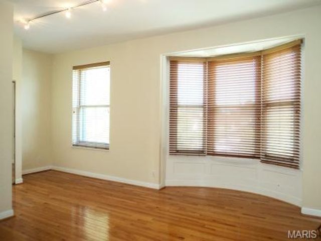 4910 Washington Blvd 2, St Louis, MO 63108