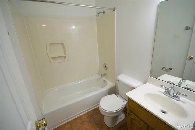 4910 Washington Blvd 2, St Louis, MO 63108