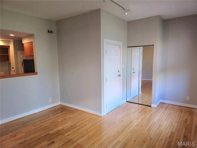 4910 Washington Blvd 2, St Louis, MO 63108
