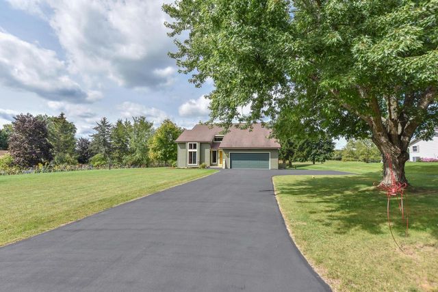 2975 Bogey LANE, Slinger, WI 53086