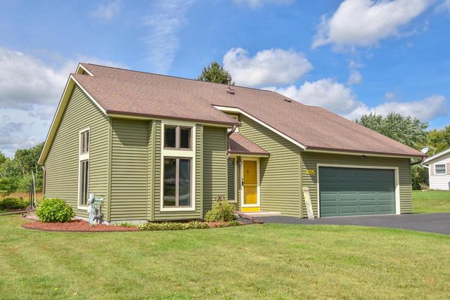 2975 Bogey LANE, Slinger, WI 53086