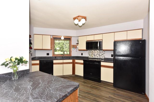 2975 Bogey LANE, Slinger, WI 53086