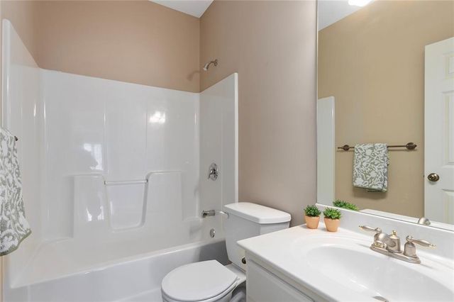 8915 94th Terrace, Kansas City, MO 64157