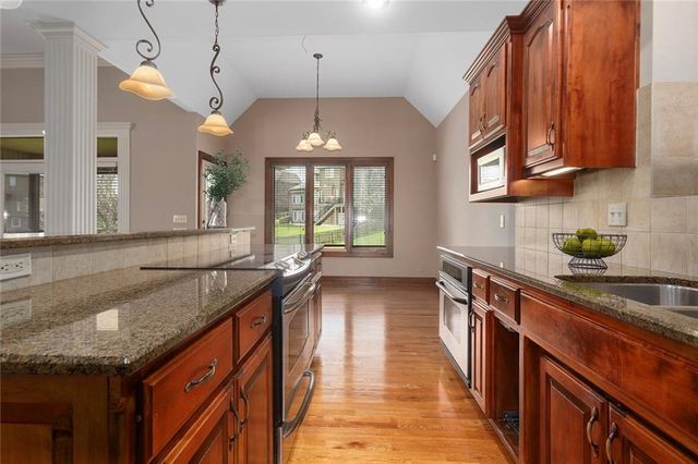 8915 94th Terrace, Kansas City, MO 64157