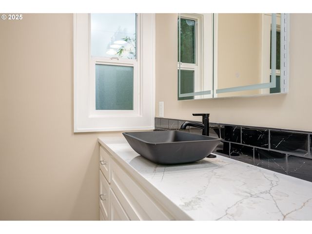 4728 Ne 30TH Ave, Portland, OR 97211