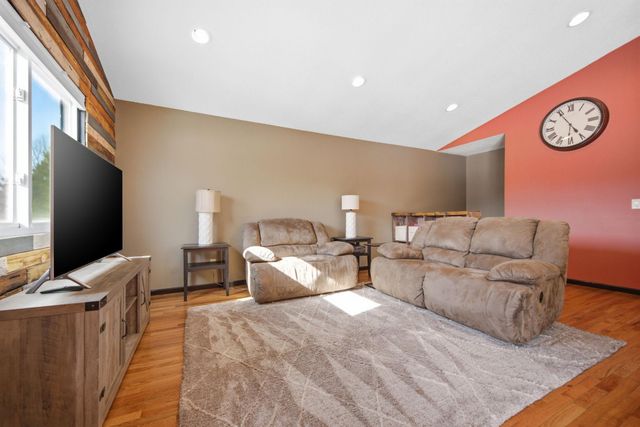 6121 Egg Lake Road N, Hugo, MN 55038