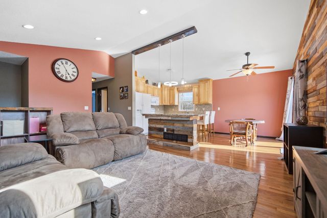 6121 Egg Lake Road N, Hugo, MN 55038