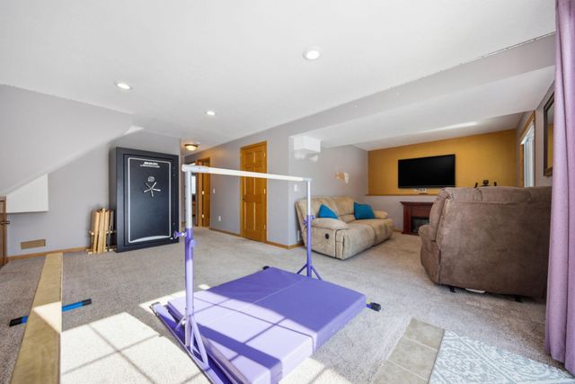 6121 Egg Lake Road N, Hugo, MN 55038