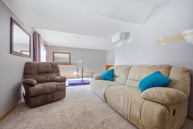 6121 Egg Lake Road N, Hugo, MN 55038