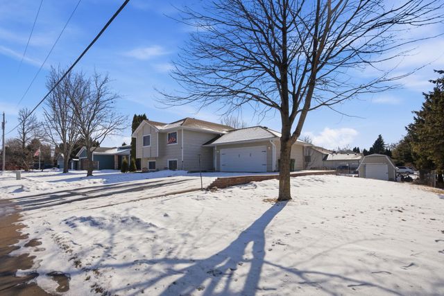 6121 Egg Lake Road N, Hugo, MN 55038