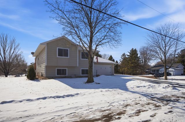 6121 Egg Lake Road N, Hugo, MN 55038