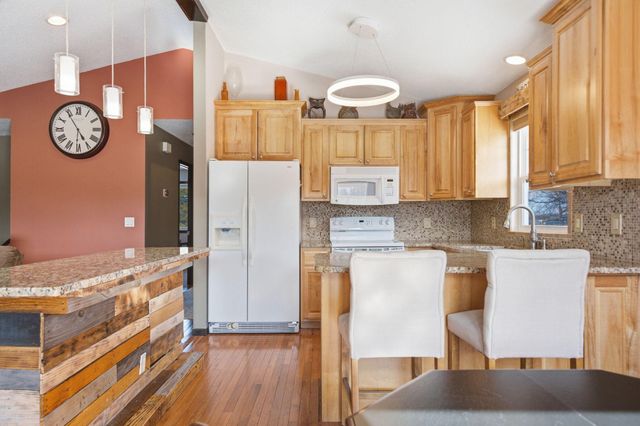 6121 Egg Lake Road N, Hugo, MN 55038