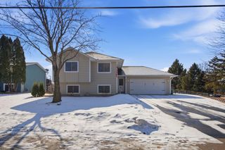 6121 Egg Lake Road N, Hugo, MN 55038