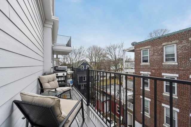 839 Saratoga St 3A, Boston, MA 02128