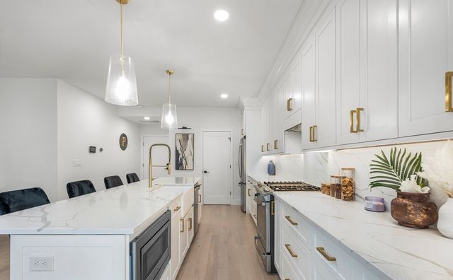 839 Saratoga St 3A, Boston, MA 02128