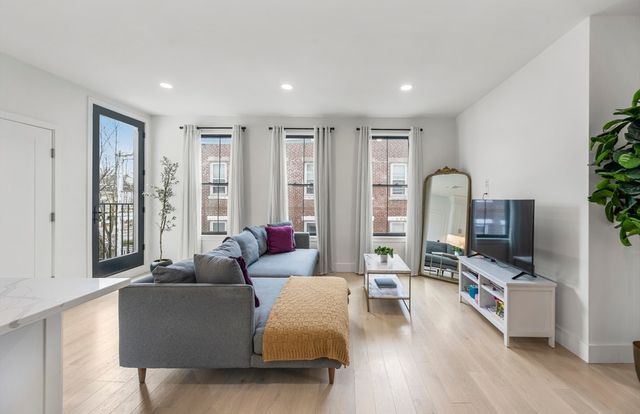 839 Saratoga St 3A, Boston, MA 02128