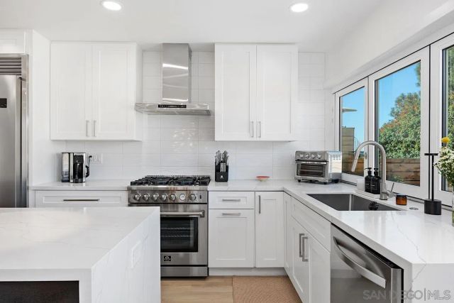 1904 Pariva, Cardiff By The Sea, CA 92007