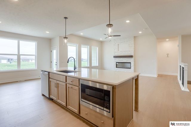 8704 Legacy Street, Papillion, NE 68046