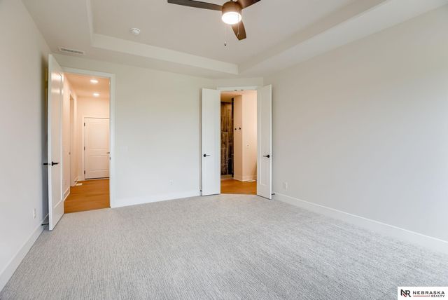 8704 Legacy Street, Papillion, NE 68046