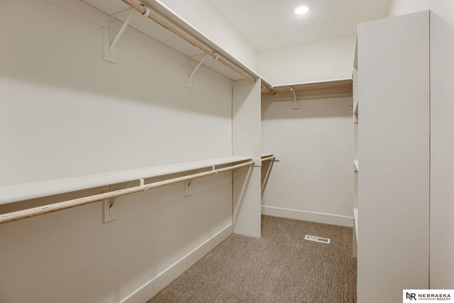 8704 Legacy Street, Papillion, NE 68046