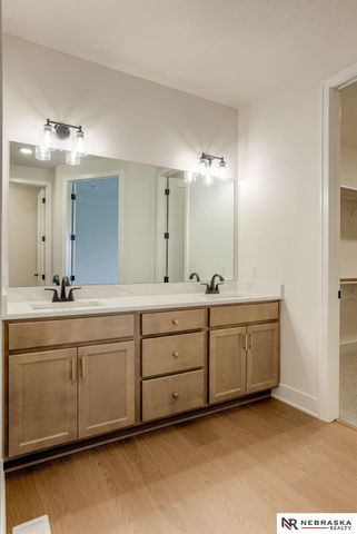 8704 Legacy Street, Papillion, NE 68046