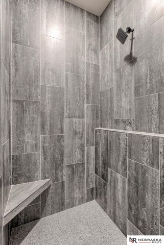 8704 Legacy Street, Papillion, NE 68046