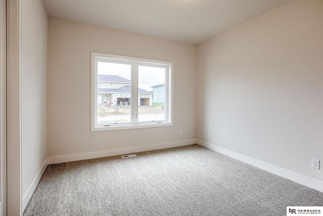 8704 Legacy Street, Papillion, NE 68046