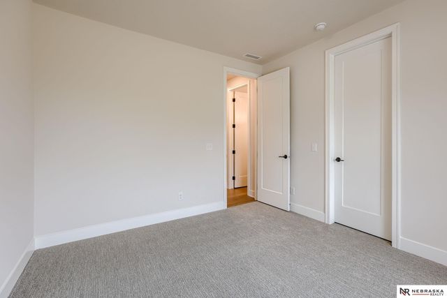 8704 Legacy Street, Papillion, NE 68046