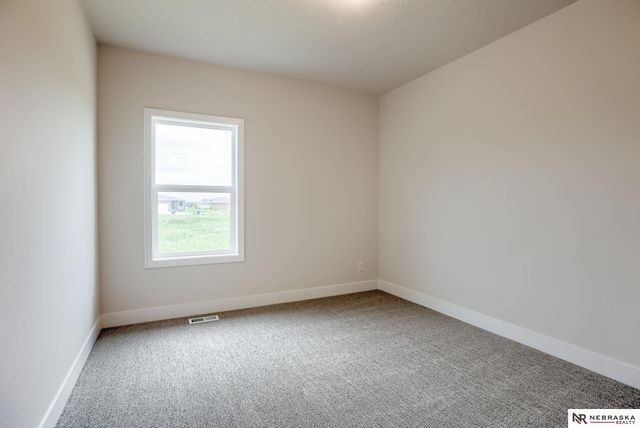 8704 Legacy Street, Papillion, NE 68046