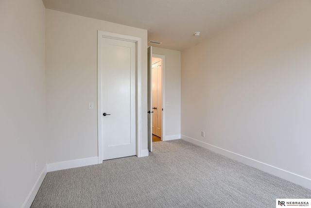 8704 Legacy Street, Papillion, NE 68046