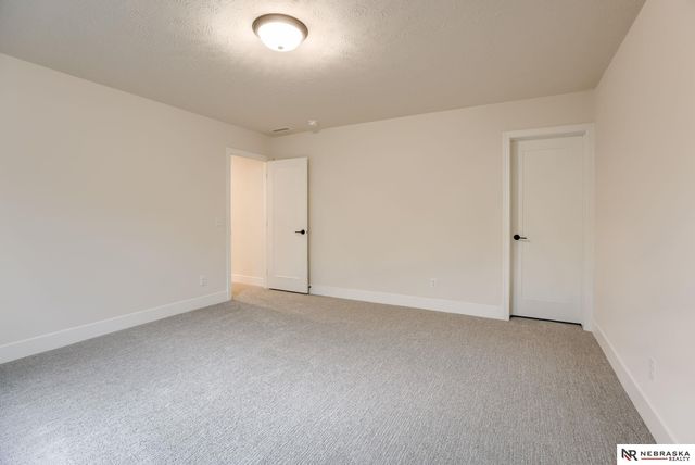 8704 Legacy Street, Papillion, NE 68046