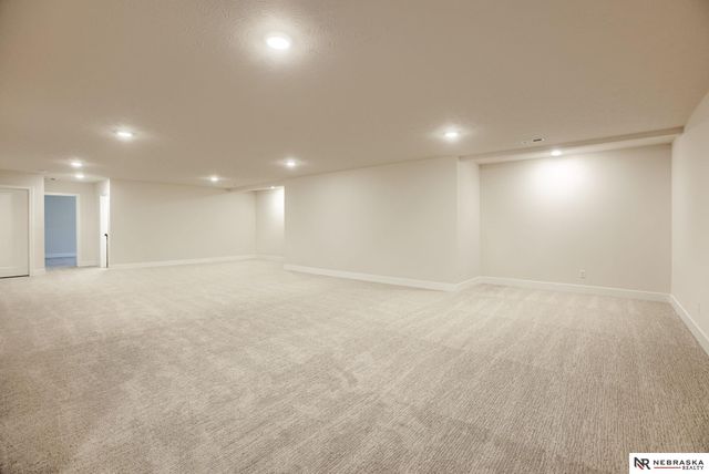 8704 Legacy Street, Papillion, NE 68046