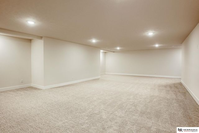 8704 Legacy Street, Papillion, NE 68046