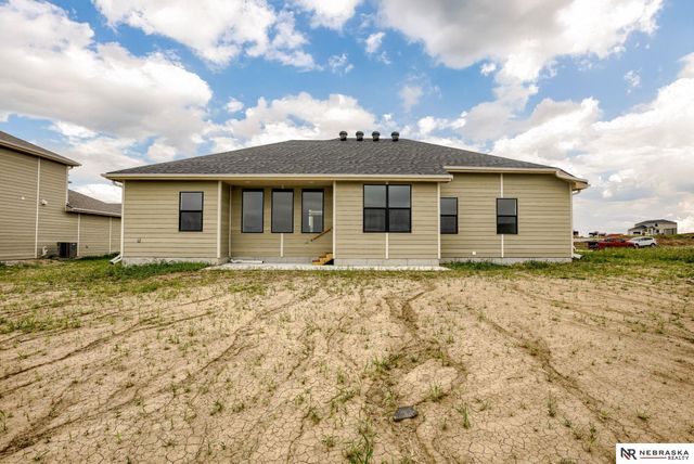 8704 Legacy Street, Papillion, NE 68046